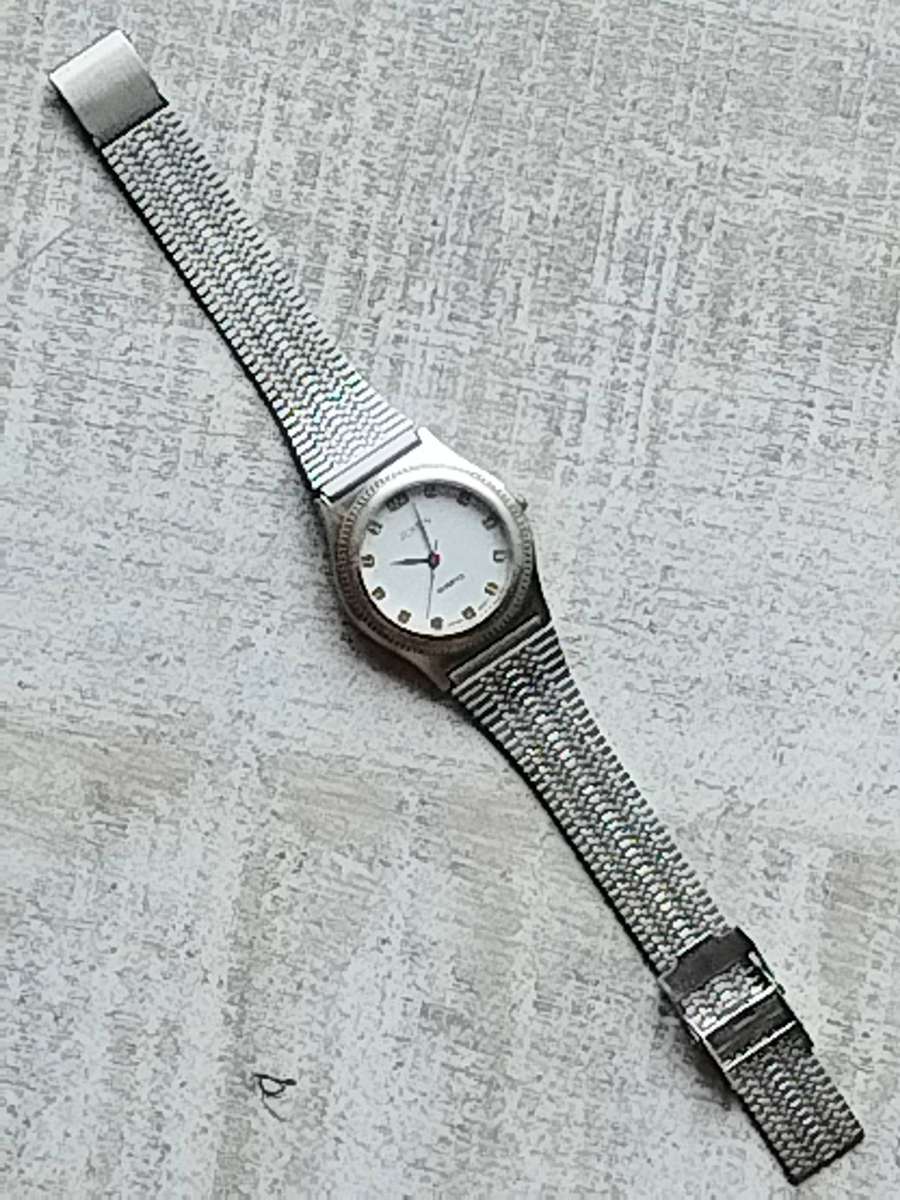 MENS VINTAGE JUSTIN WATCH WITH STAINLESS STEEL STRAP IN EXCELLENT WORKING CONDITION