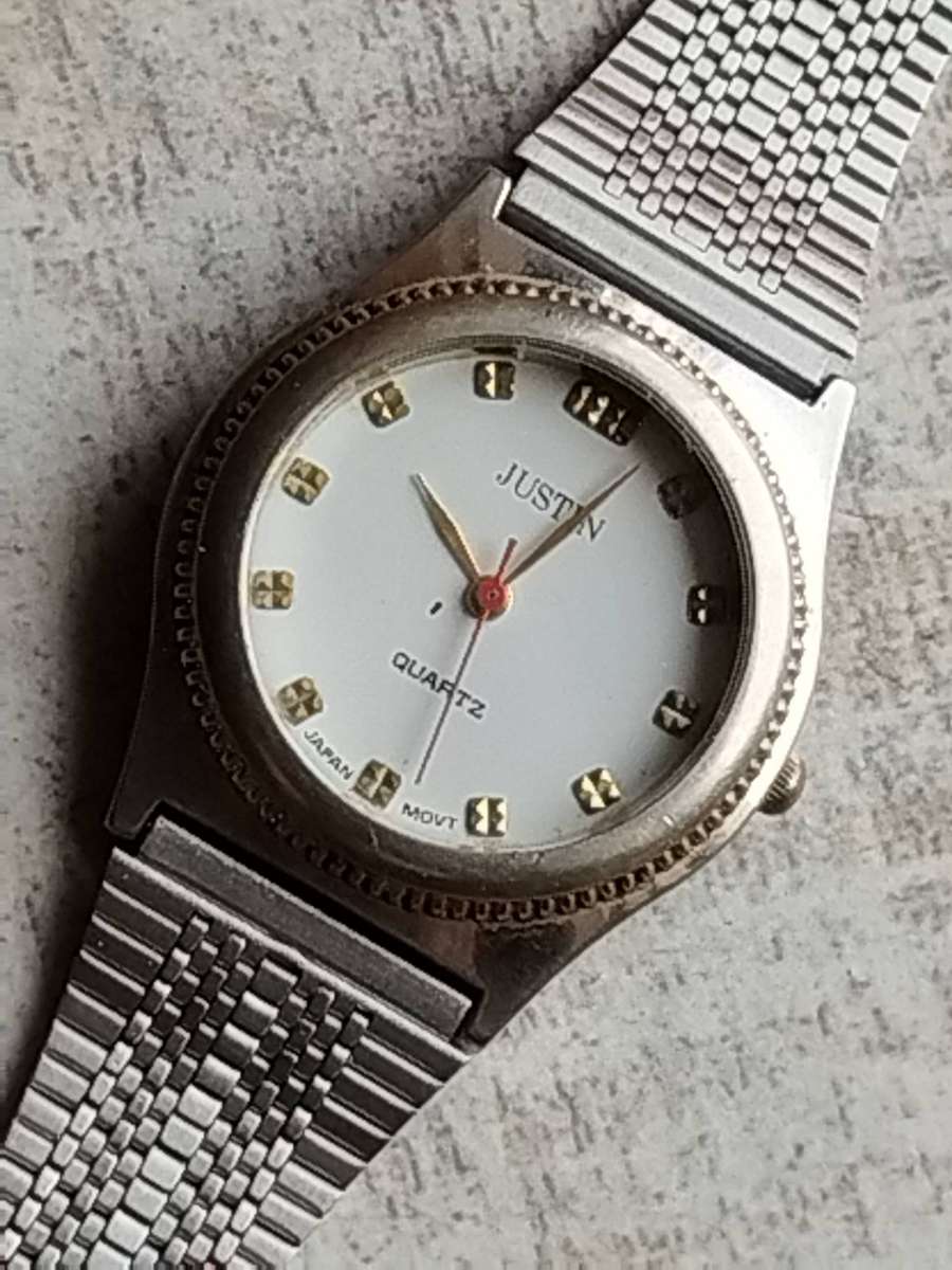 MENS VINTAGE JUSTIN WATCH WITH STAINLESS STEEL STRAP IN EXCELLENT WORKING CONDITION