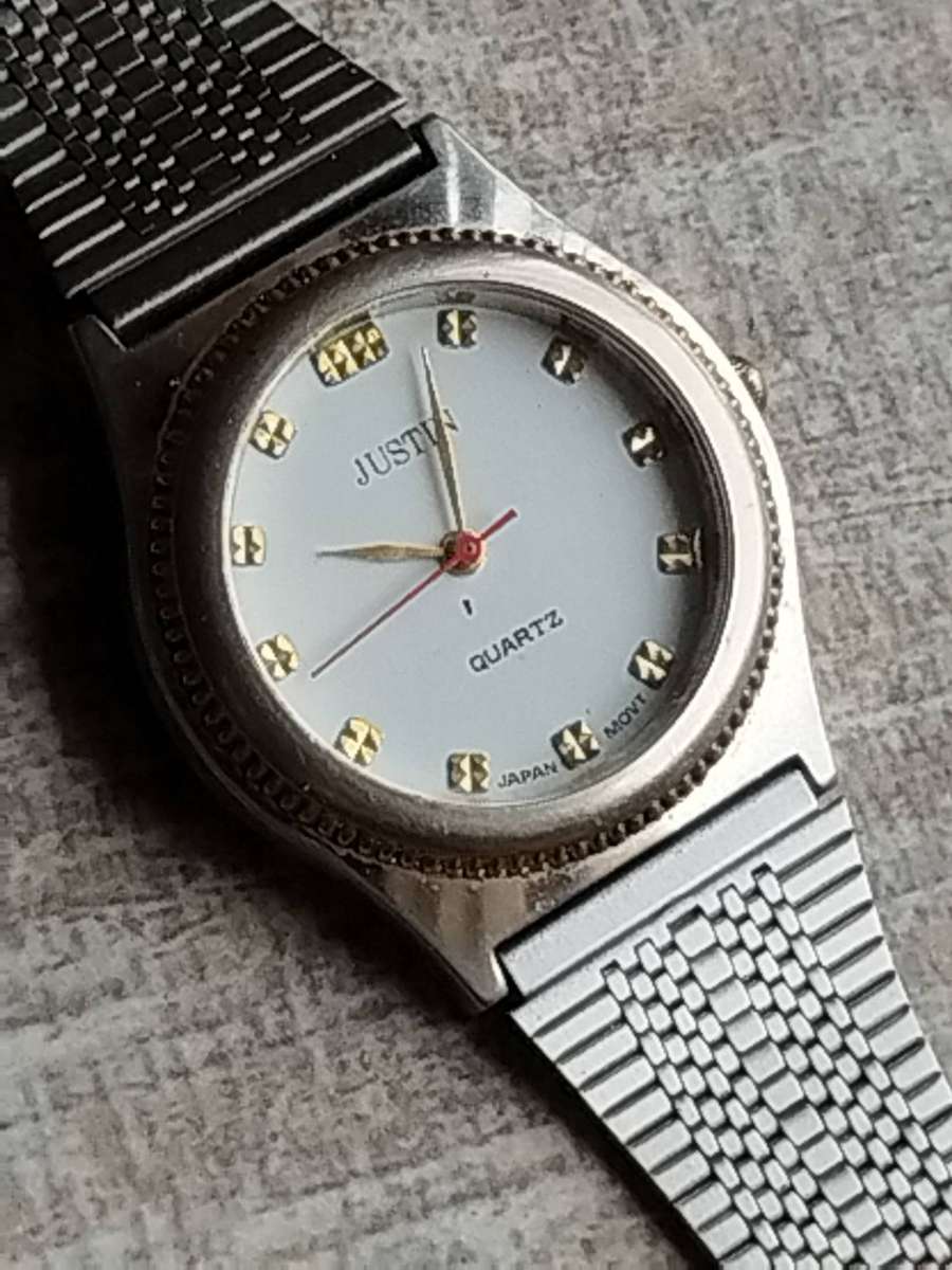 MENS VINTAGE JUSTIN WATCH WITH STAINLESS STEEL STRAP IN EXCELLENT WORKING CONDITION