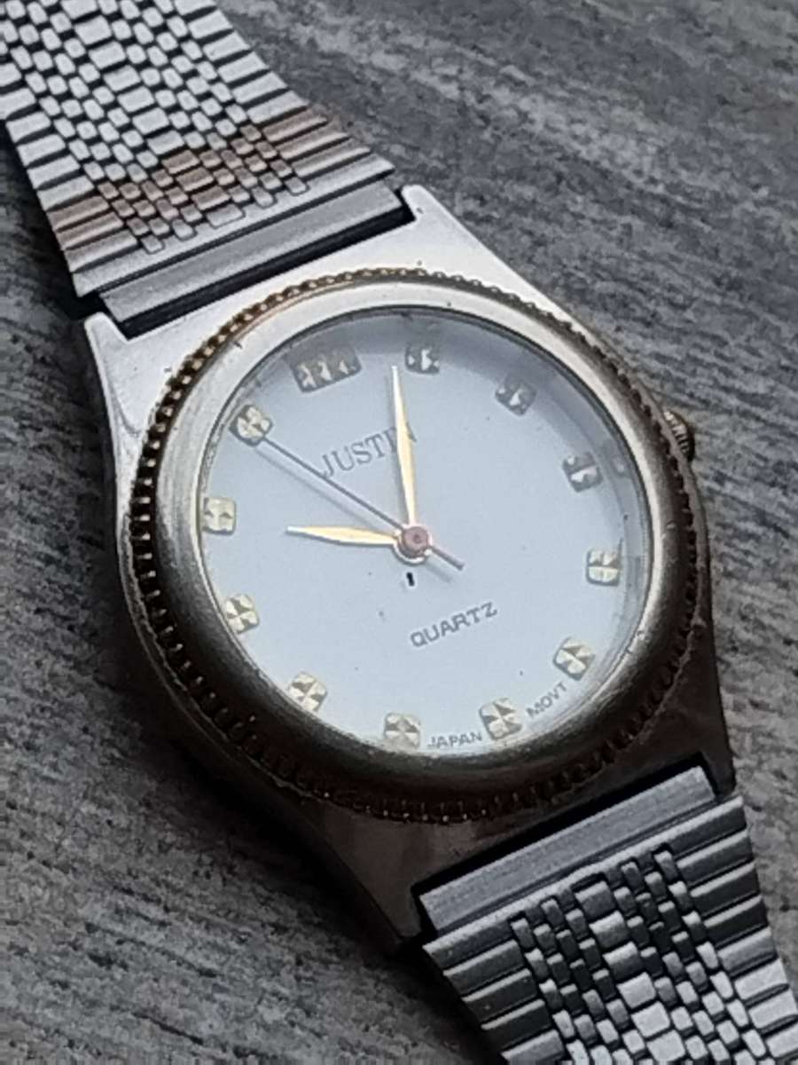 MENS VINTAGE JUSTIN WATCH WITH STAINLESS STEEL STRAP IN EXCELLENT WORKING CONDITION