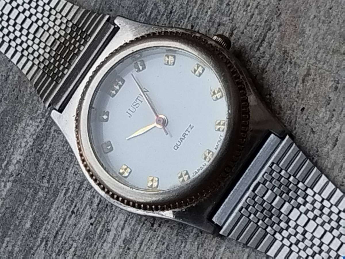 MENS VINTAGE JUSTIN WATCH WITH STAINLESS STEEL STRAP IN EXCELLENT WORKING CONDITION