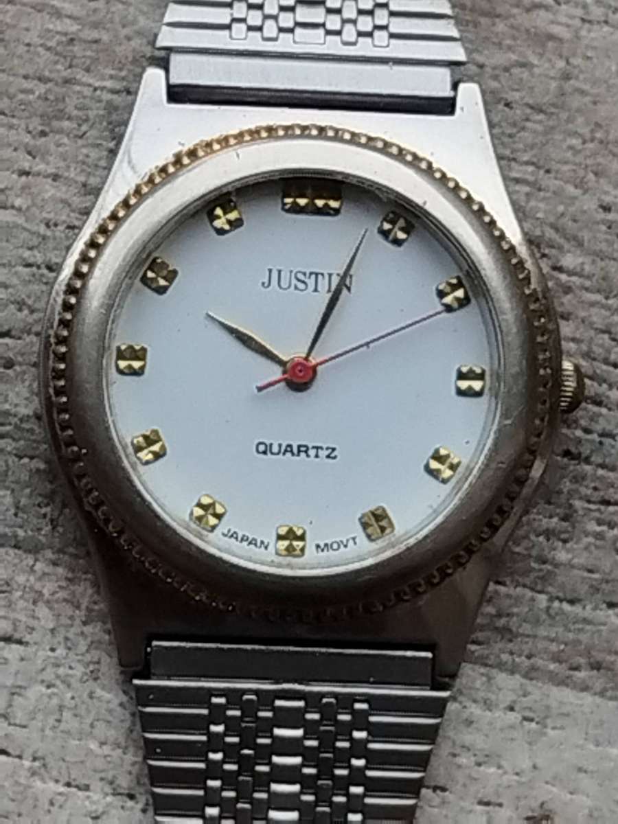 MENS VINTAGE JUSTIN WATCH WITH STAINLESS STEEL STRAP IN EXCELLENT WORKING CONDITION