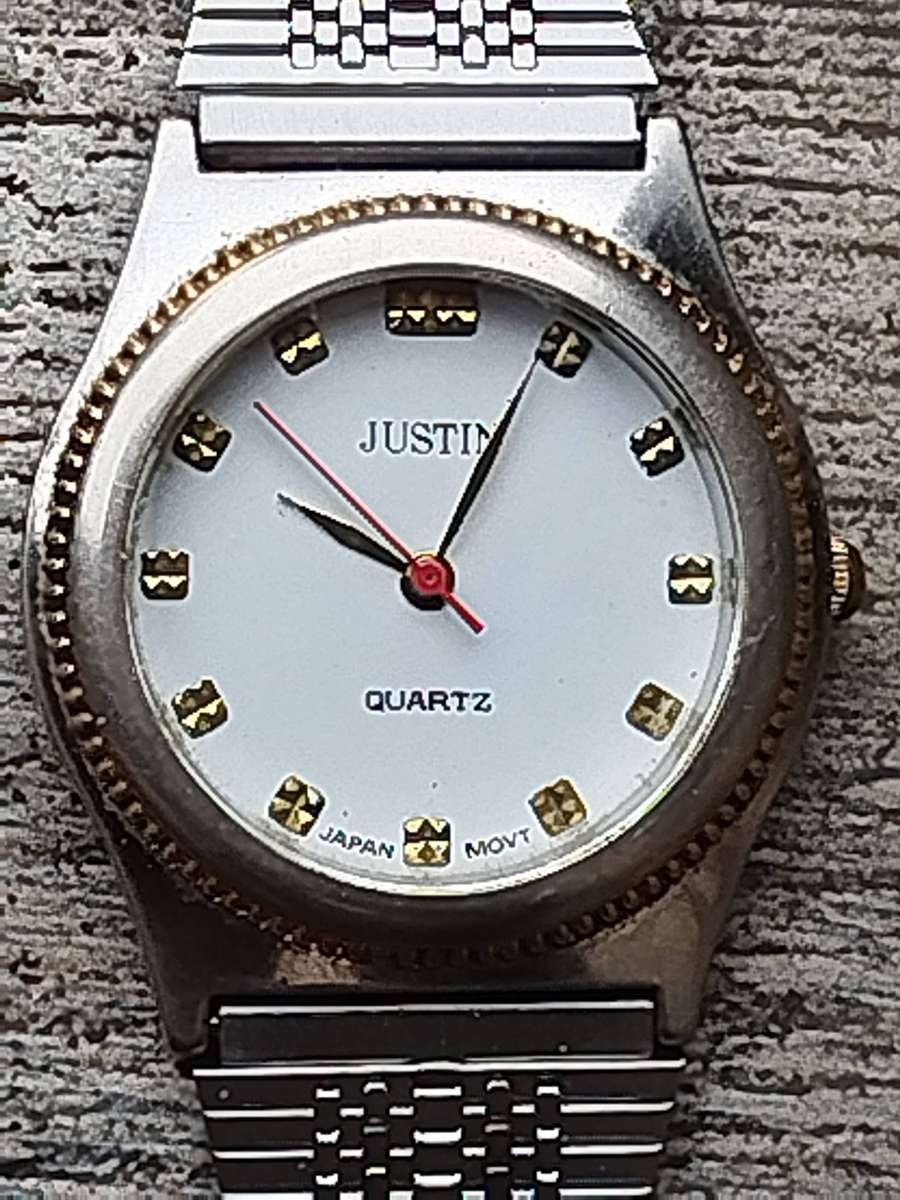 MENS VINTAGE JUSTIN WATCH WITH STAINLESS STEEL STRAP IN EXCELLENT WORKING CONDITION