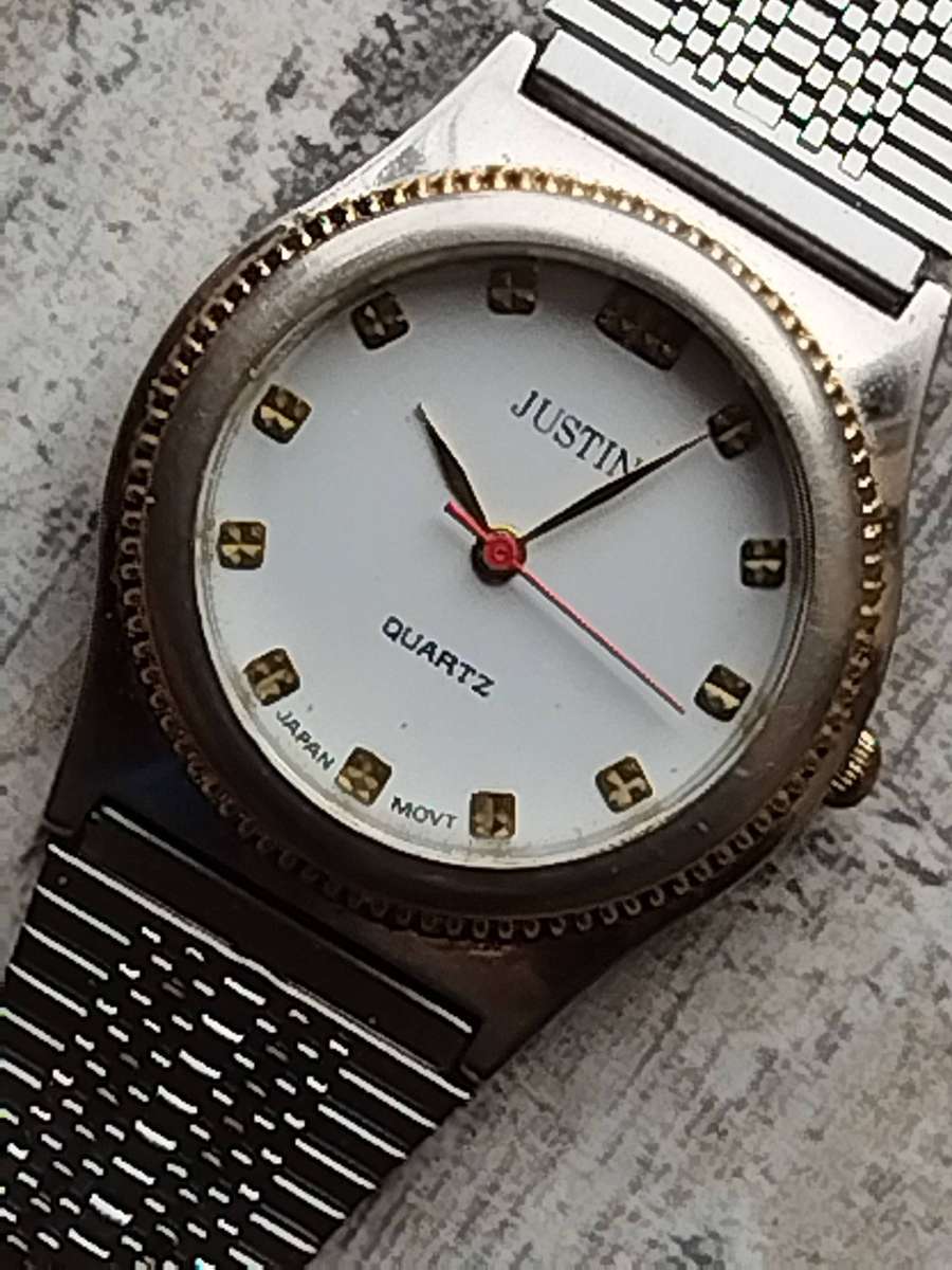 MENS VINTAGE JUSTIN WATCH WITH STAINLESS STEEL STRAP IN EXCELLENT WORKING CONDITION