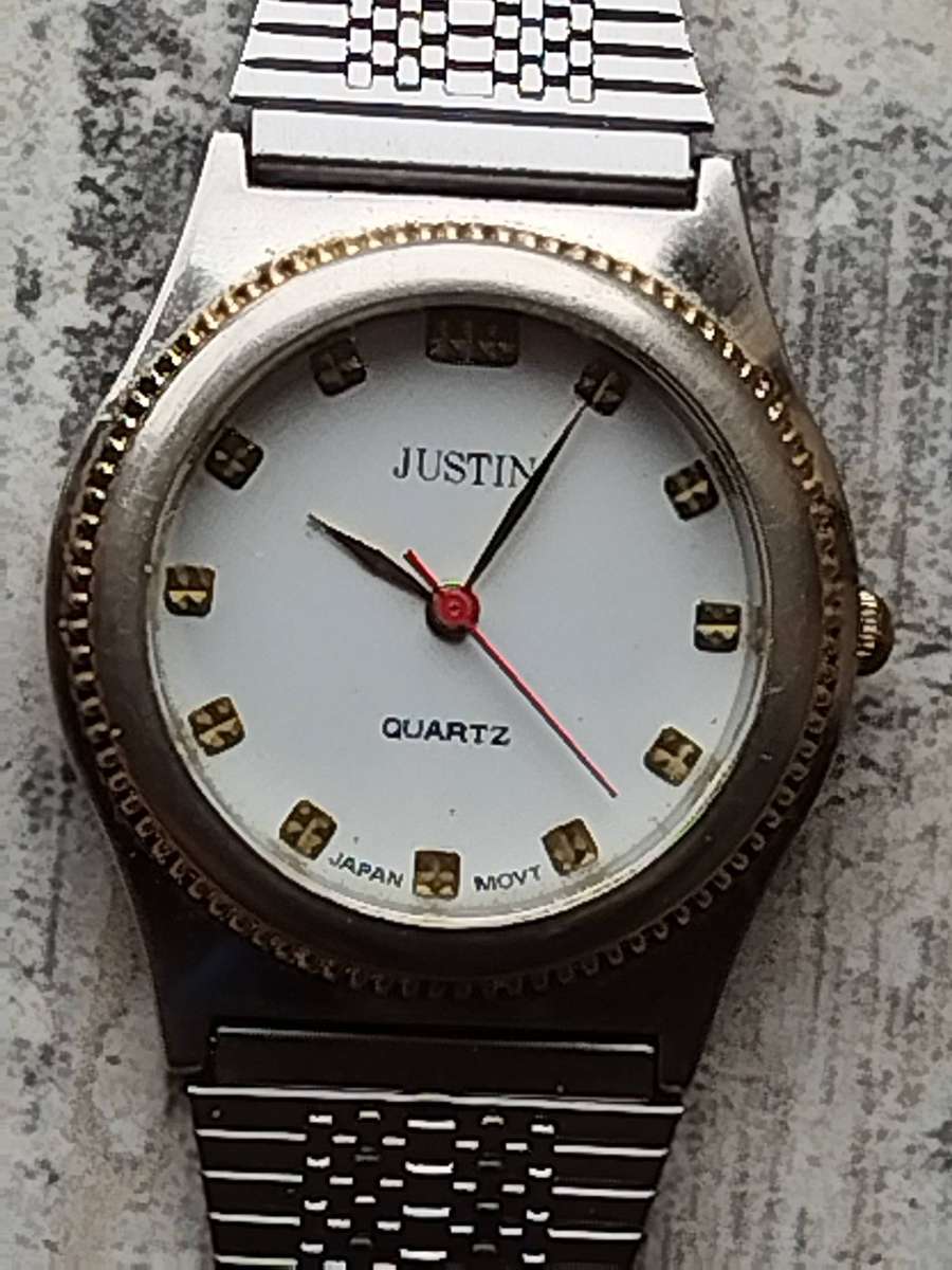 MENS VINTAGE JUSTIN WATCH WITH STAINLESS STEEL STRAP IN EXCELLENT WORKING CONDITION