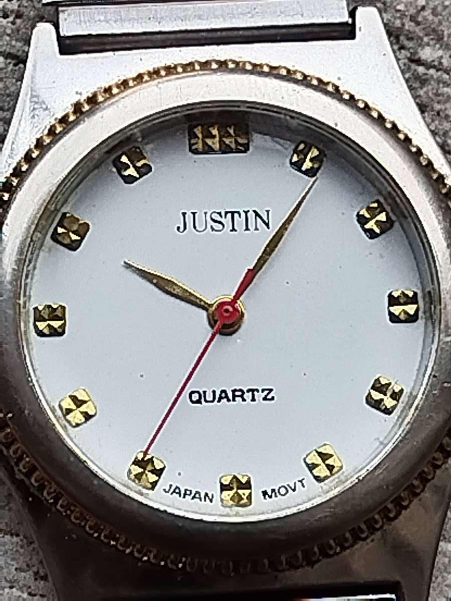 MENS VINTAGE JUSTIN WATCH WITH STAINLESS STEEL STRAP IN EXCELLENT WORKING CONDITION