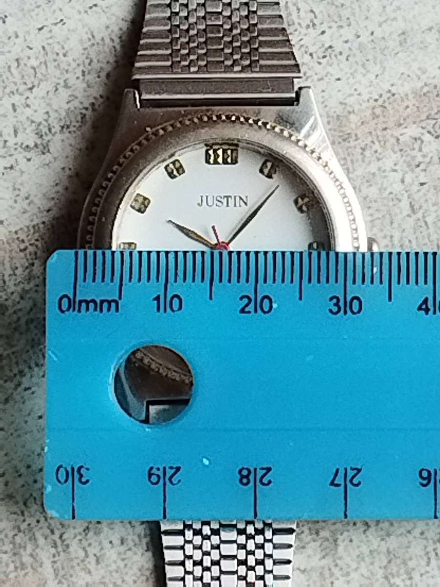 MENS VINTAGE JUSTIN WATCH WITH STAINLESS STEEL STRAP IN EXCELLENT WORKING CONDITION