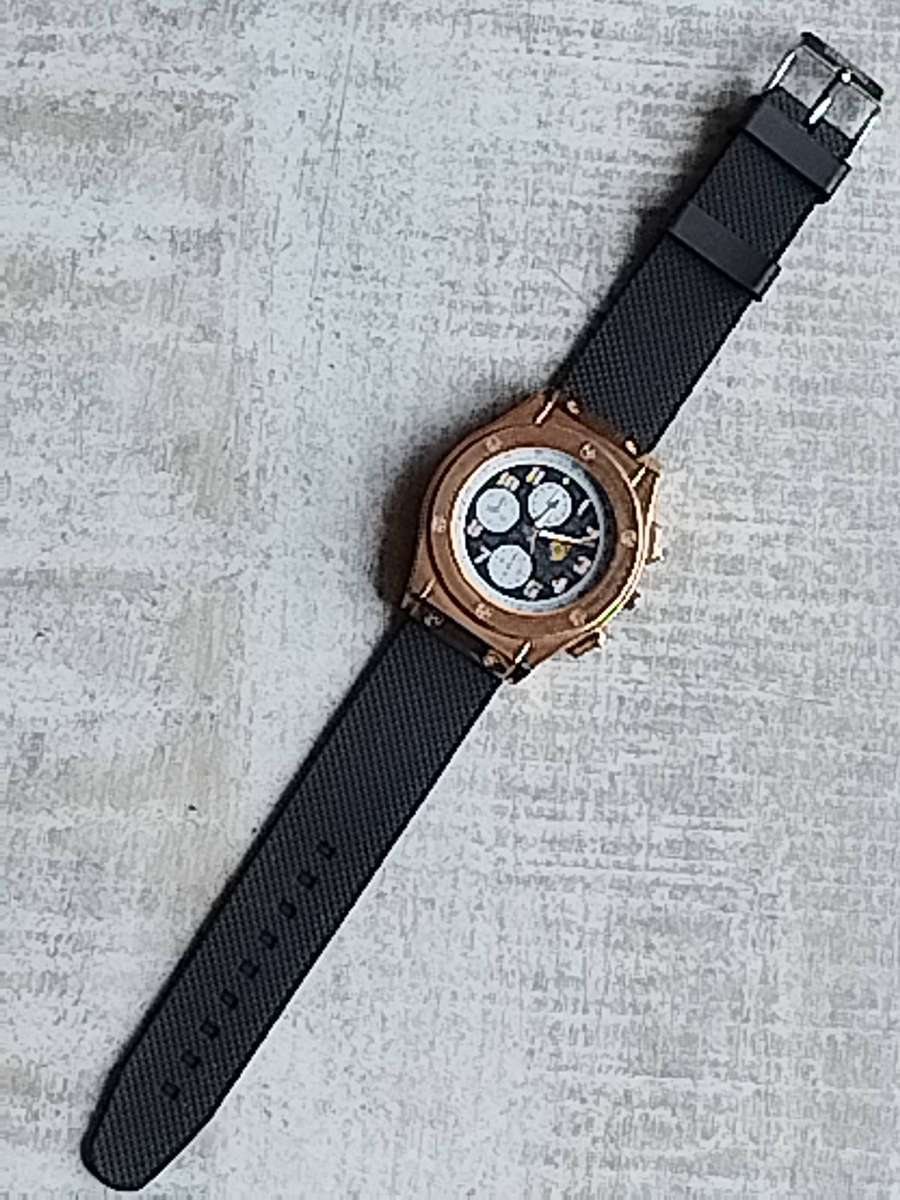 MENS FASHION BAISHA HUGE FACE GOLD WATCH IN EXCELLENT WORKING CONDITION