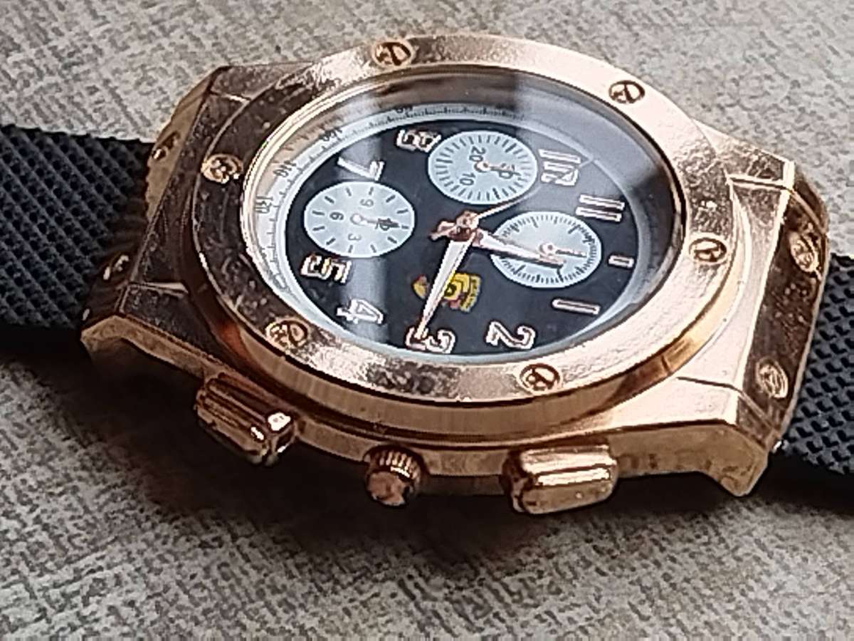 MENS FASHION BAISHA HUGE FACE GOLD WATCH IN EXCELLENT WORKING CONDITION
