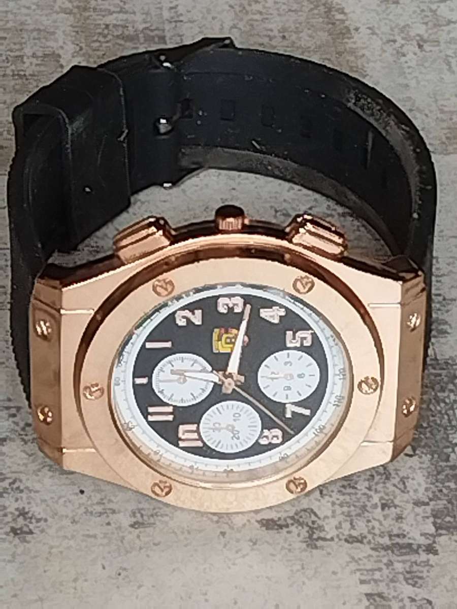 MENS FASHION BAISHA HUGE FACE GOLD WATCH IN EXCELLENT WORKING CONDITION