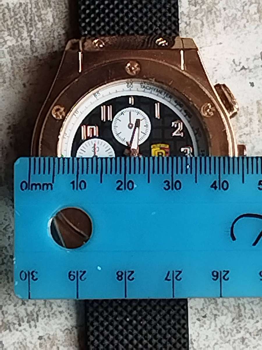 MENS FASHION BAISHA HUGE FACE GOLD WATCH IN EXCELLENT WORKING CONDITION