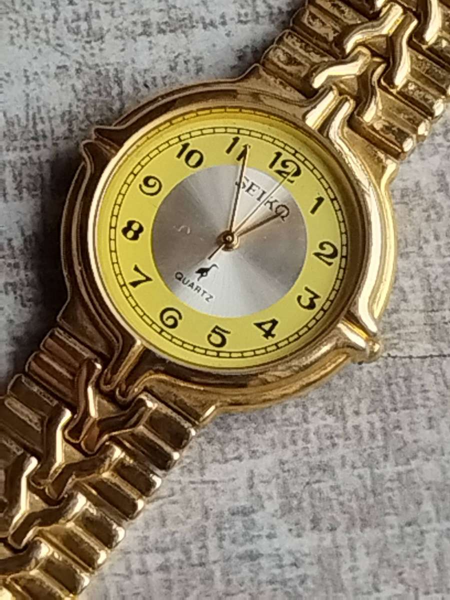MENS SEIKQ GOLD WATCH IN EXCELLENT WORKING CONDITION