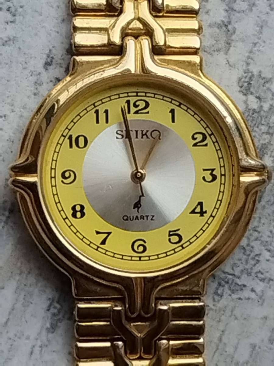 MENS SEIKQ GOLD WATCH IN EXCELLENT WORKING CONDITION