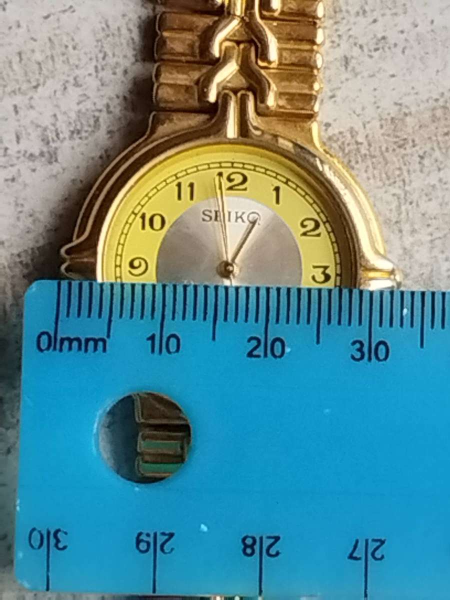 MENS SEIKQ GOLD WATCH IN EXCELLENT WORKING CONDITION