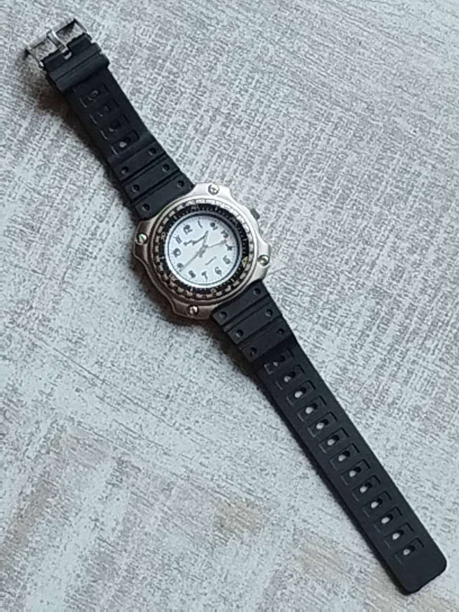 MENS YVES RENAUD WATCH WITH ROTATING BEZEL IN EXCELLENT WORKING CONDITION