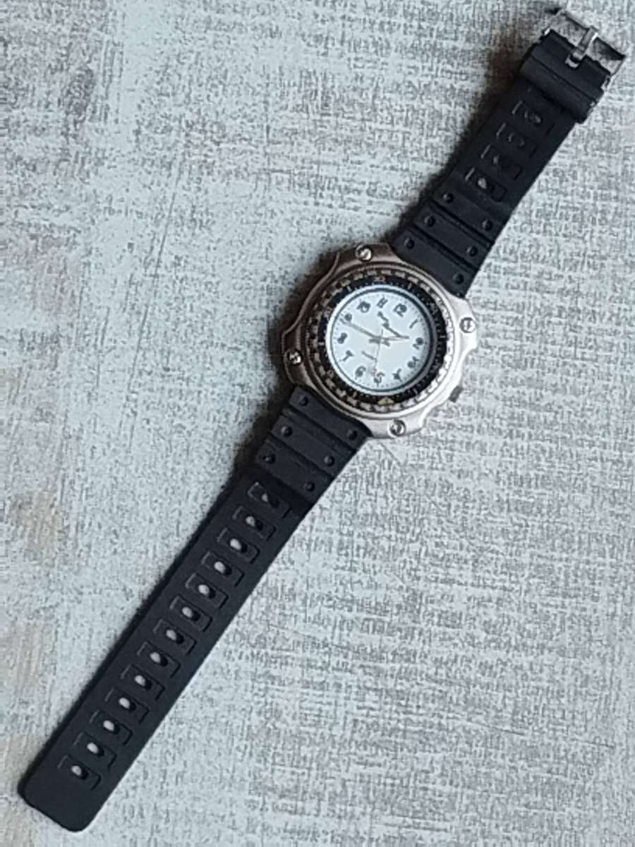 MENS YVES RENAUD WATCH WITH ROTATING BEZEL IN EXCELLENT WORKING CONDITION