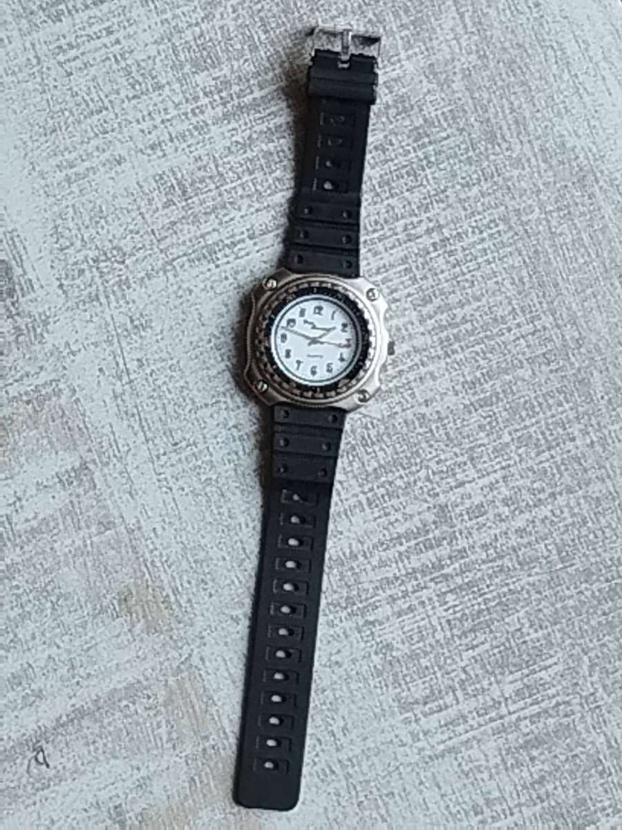 MENS YVES RENAUD WATCH WITH ROTATING BEZEL IN EXCELLENT WORKING CONDITION