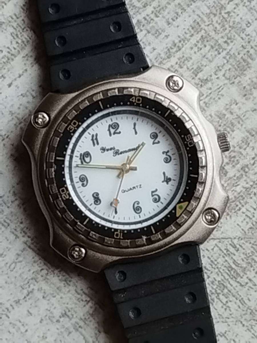 MENS YVES RENAUD WATCH WITH ROTATING BEZEL IN EXCELLENT WORKING CONDITION