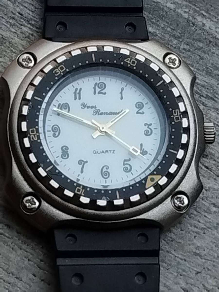 MENS YVES RENAUD WATCH WITH ROTATING BEZEL IN EXCELLENT WORKING CONDITION