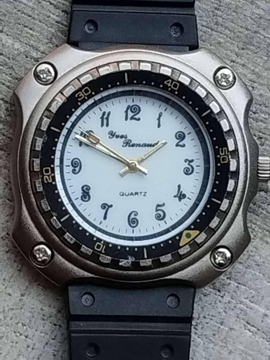 MENS YVES RENAUD WATCH WITH ROTATING BEZEL IN EXCELLENT WORKING CONDITION