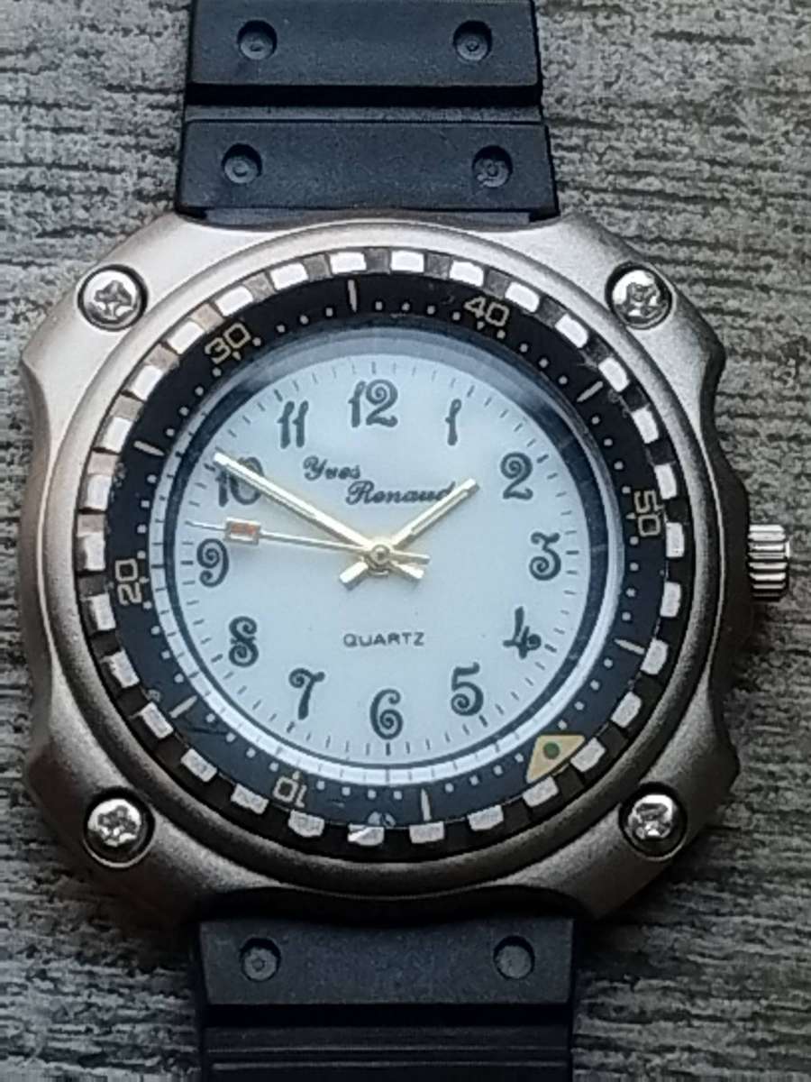 MENS YVES RENAUD WATCH WITH ROTATING BEZEL IN EXCELLENT WORKING CONDITION