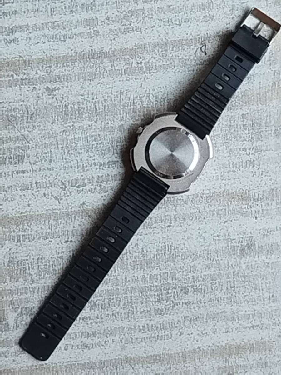MENS YVES RENAUD WATCH WITH ROTATING BEZEL IN EXCELLENT WORKING CONDITION
