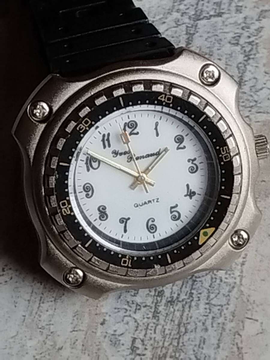 MENS YVES RENAUD WATCH WITH ROTATING BEZEL IN EXCELLENT WORKING CONDITION