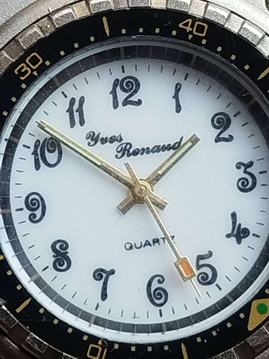 MENS YVES RENAUD WATCH WITH ROTATING BEZEL IN EXCELLENT WORKING CONDITION