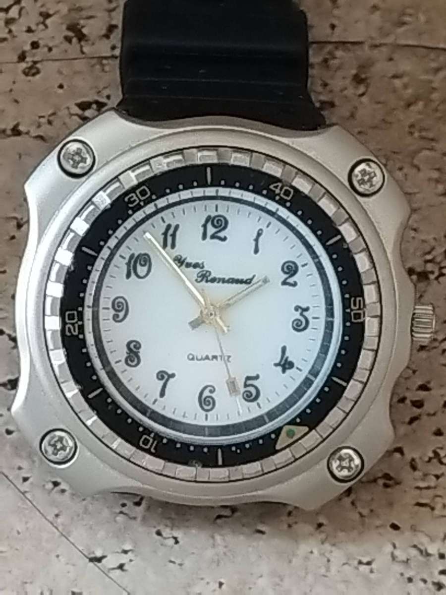 MENS YVES RENAUD WATCH WITH ROTATING BEZEL IN EXCELLENT WORKING CONDITION