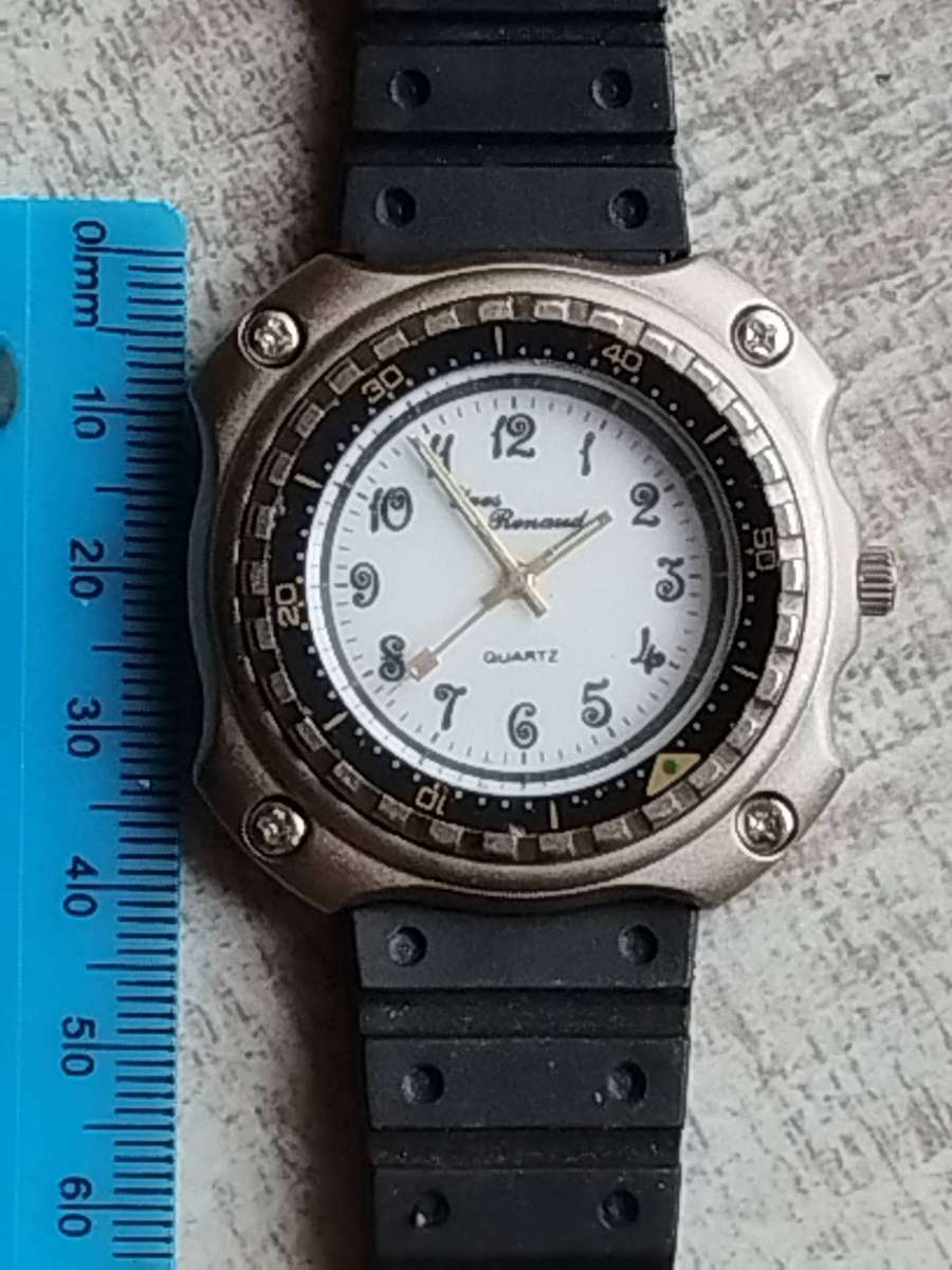 MENS YVES RENAUD WATCH WITH ROTATING BEZEL IN EXCELLENT WORKING CONDITION