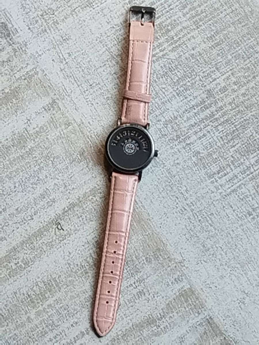 MENS UNIQUE FASHION WATCH IN EXCELLENT WORKING CONDITION