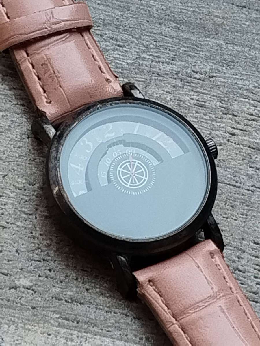 MENS UNIQUE FASHION WATCH IN EXCELLENT WORKING CONDITION