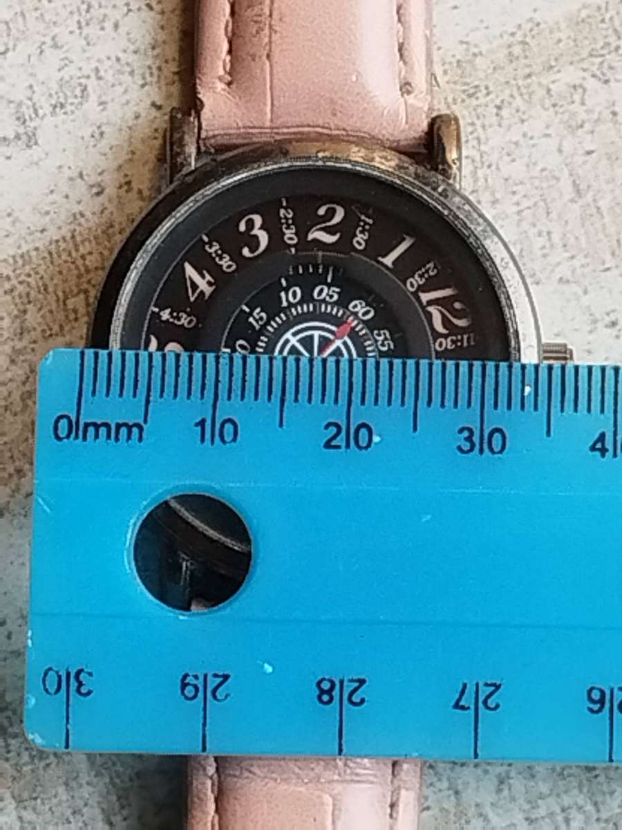 MENS UNIQUE FASHION WATCH IN EXCELLENT WORKING CONDITION