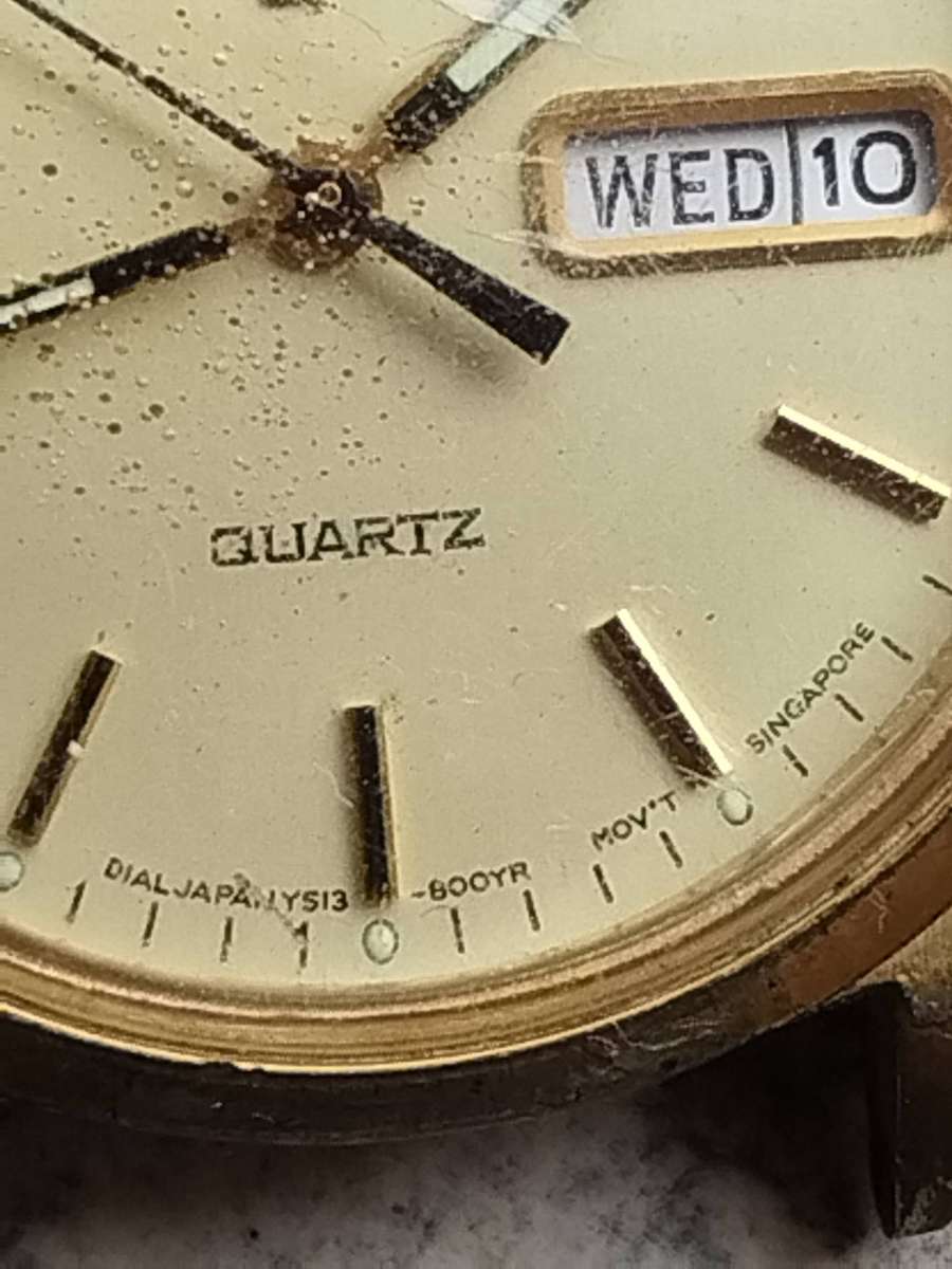 MENS VINTAGE PULSAR QUARTZ WATCH WITH DAY/DATE FUNCTION - UNTESTED SELLING FOR SPARES OR REPAIRS