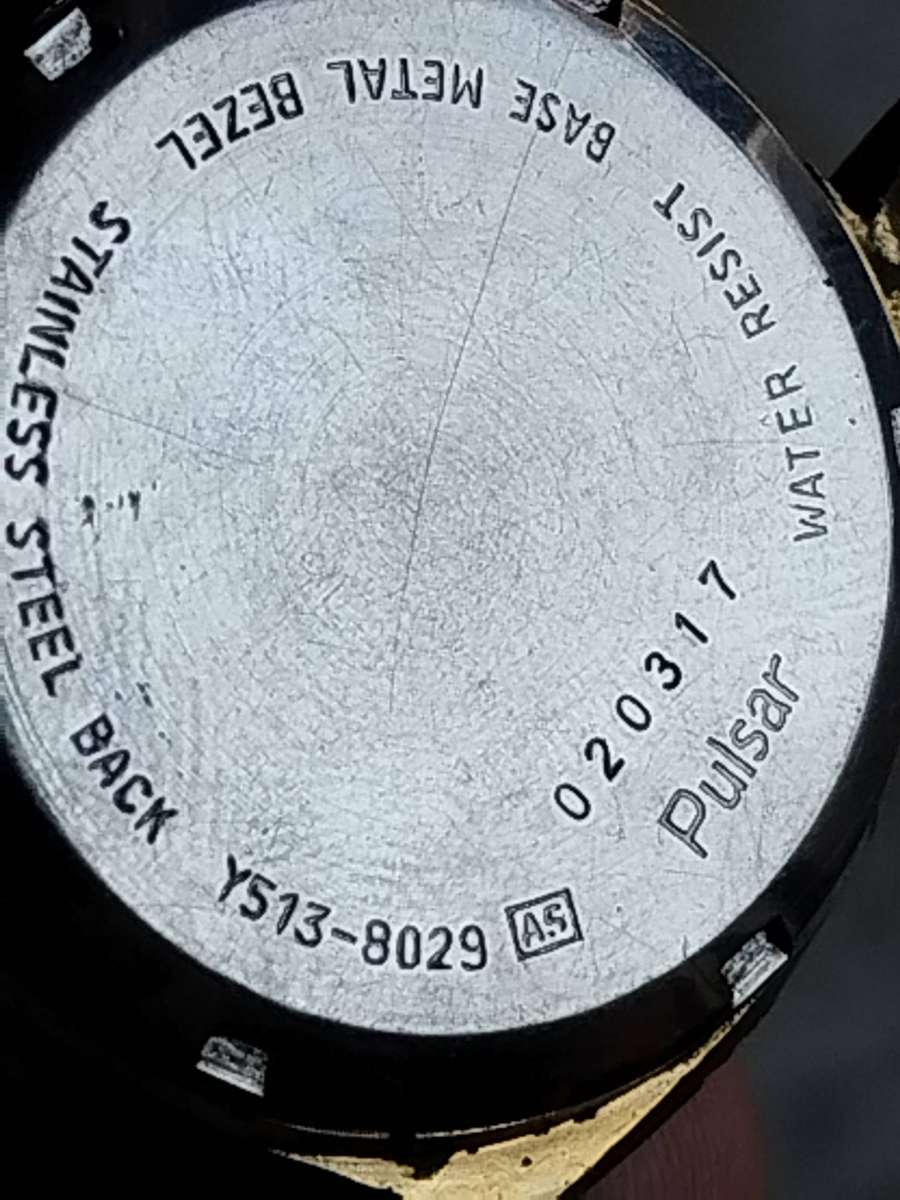 MENS VINTAGE PULSAR QUARTZ WATCH WITH DAY/DATE FUNCTION - UNTESTED SELLING FOR SPARES OR REPAIRS