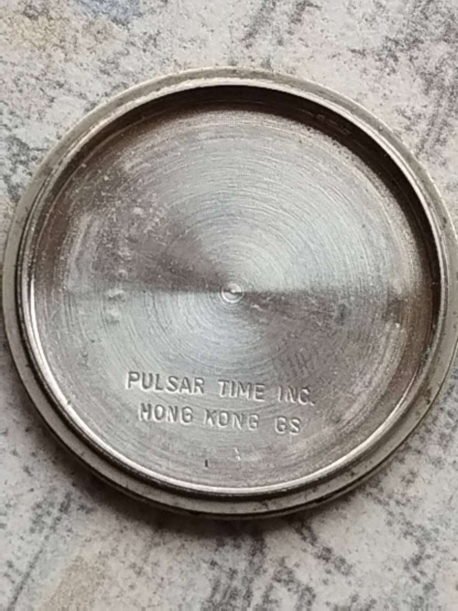 MENS VINTAGE PULSAR QUARTZ WATCH WITH DAY/DATE FUNCTION - UNTESTED SELLING FOR SPARES OR REPAIRS