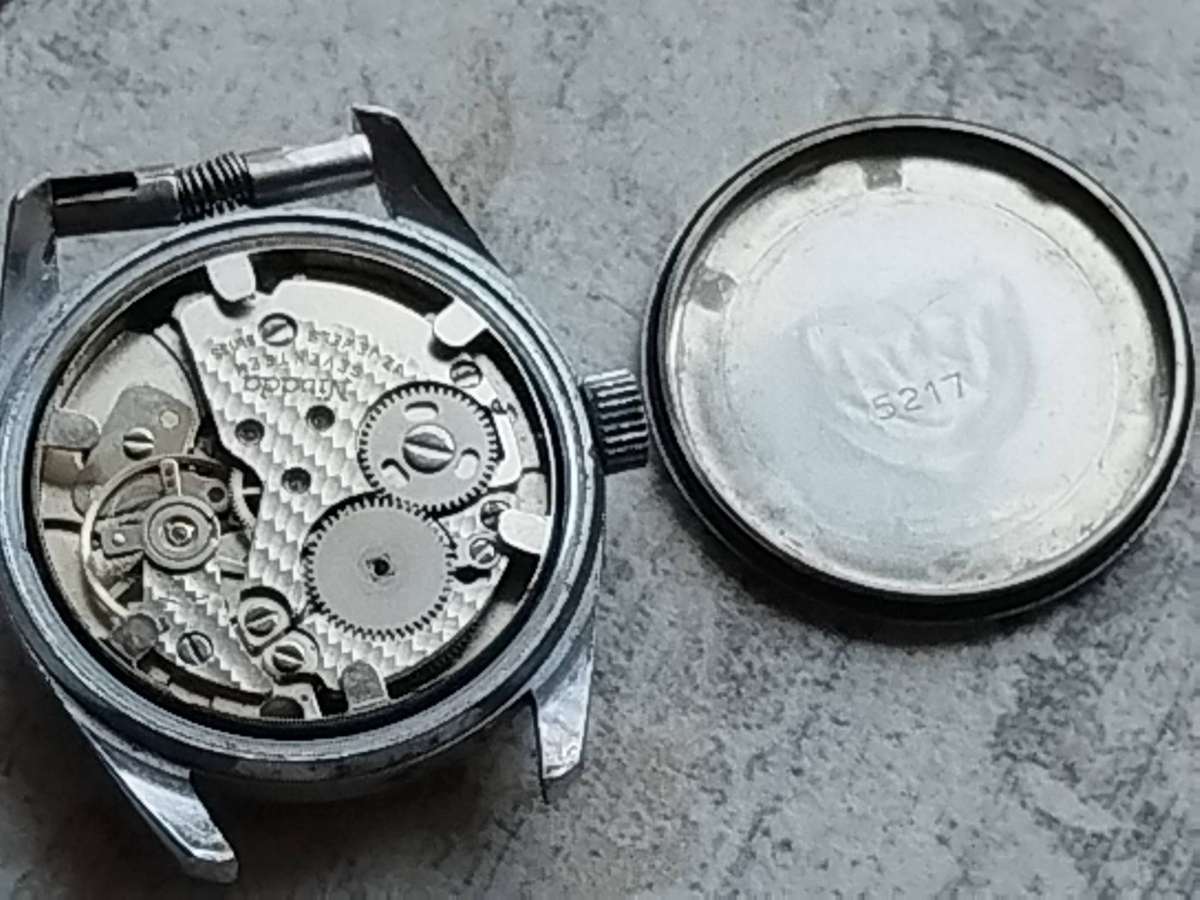 MENS VINTAGE SWISS NIVADA 17 JEWELS MANUAL WIND WATCH - UNTESTED SELLING FOR SPARES OR REPAIRS