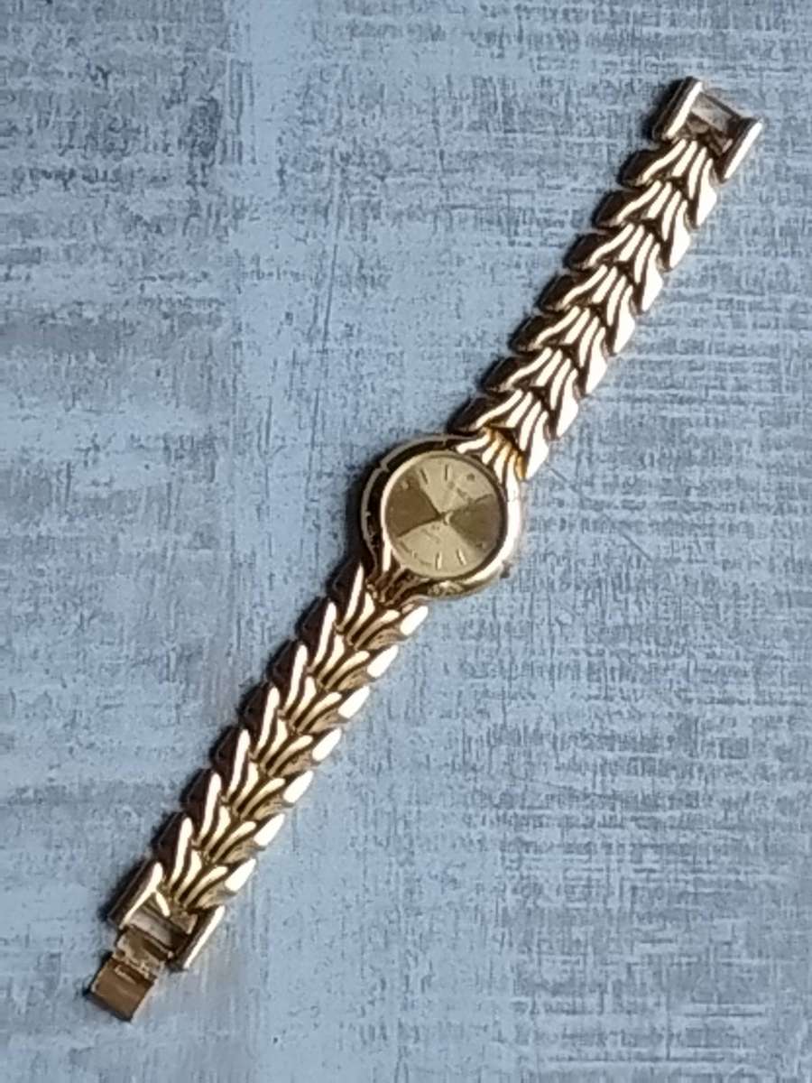 MENS GOLD OMEX WATCH IN EXCELLENT WORKING CONDITION