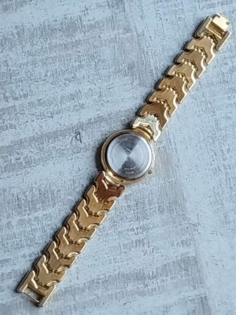 MENS GOLD OMEX WATCH IN EXCELLENT WORKING CONDITION