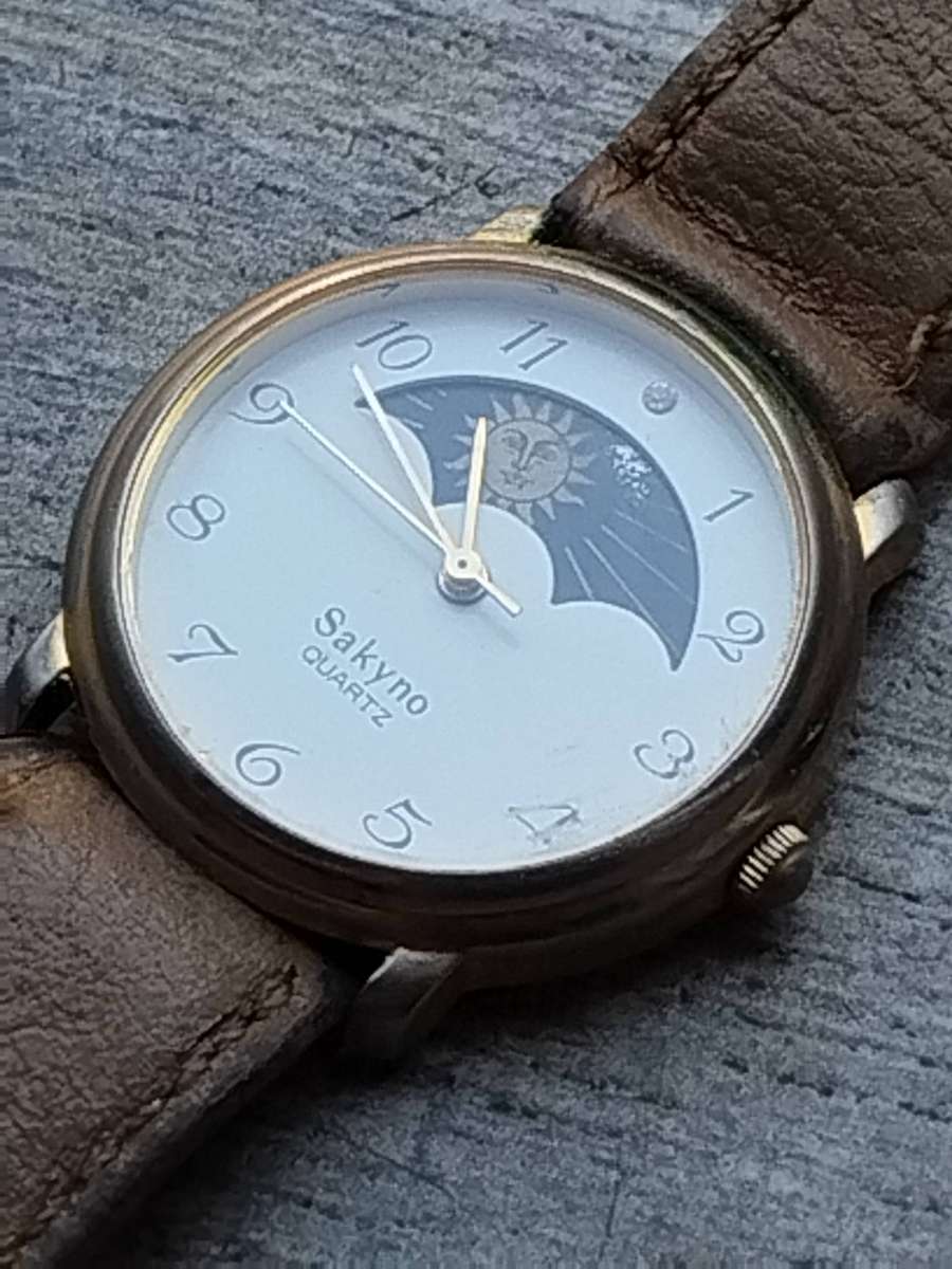 MENS VINTAGE  SAKYNO SUN/MOON WATCH IN EXCELLENT WORKING CONDITION