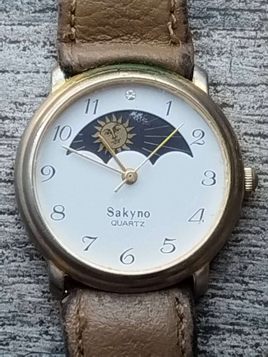 MENS VINTAGE  SAKYNO SUN/MOON WATCH IN EXCELLENT WORKING CONDITION
