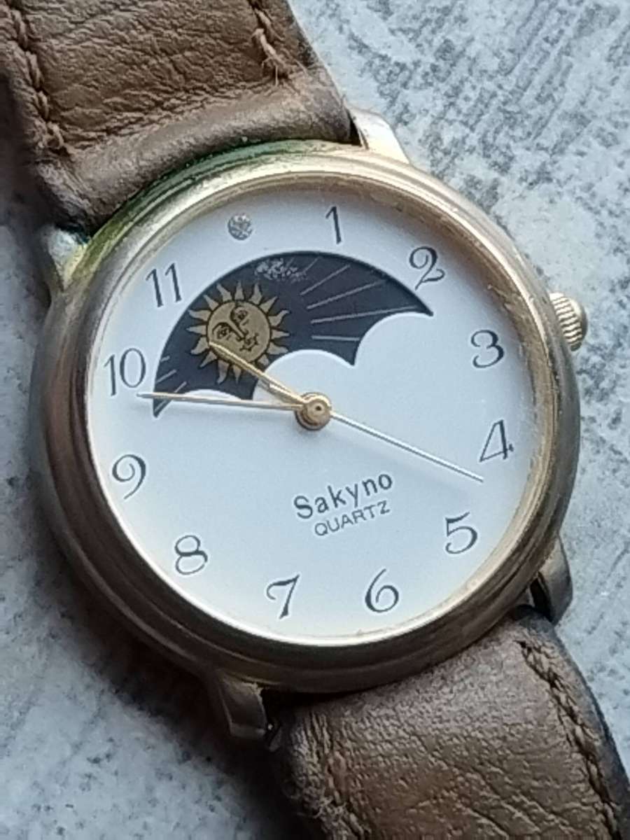 MENS VINTAGE  SAKYNO SUN/MOON WATCH IN EXCELLENT WORKING CONDITION