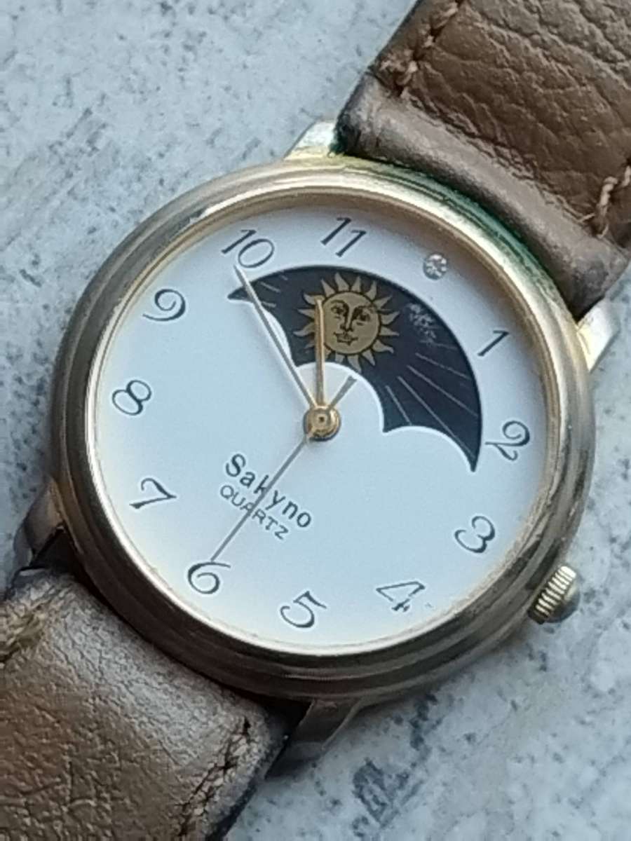 MENS VINTAGE  SAKYNO SUN/MOON WATCH IN EXCELLENT WORKING CONDITION
