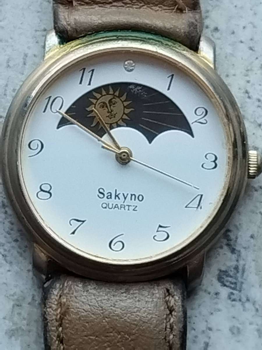 MENS VINTAGE  SAKYNO SUN/MOON WATCH IN EXCELLENT WORKING CONDITION