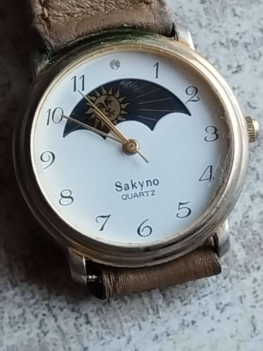 MENS VINTAGE  SAKYNO SUN/MOON WATCH IN EXCELLENT WORKING CONDITION