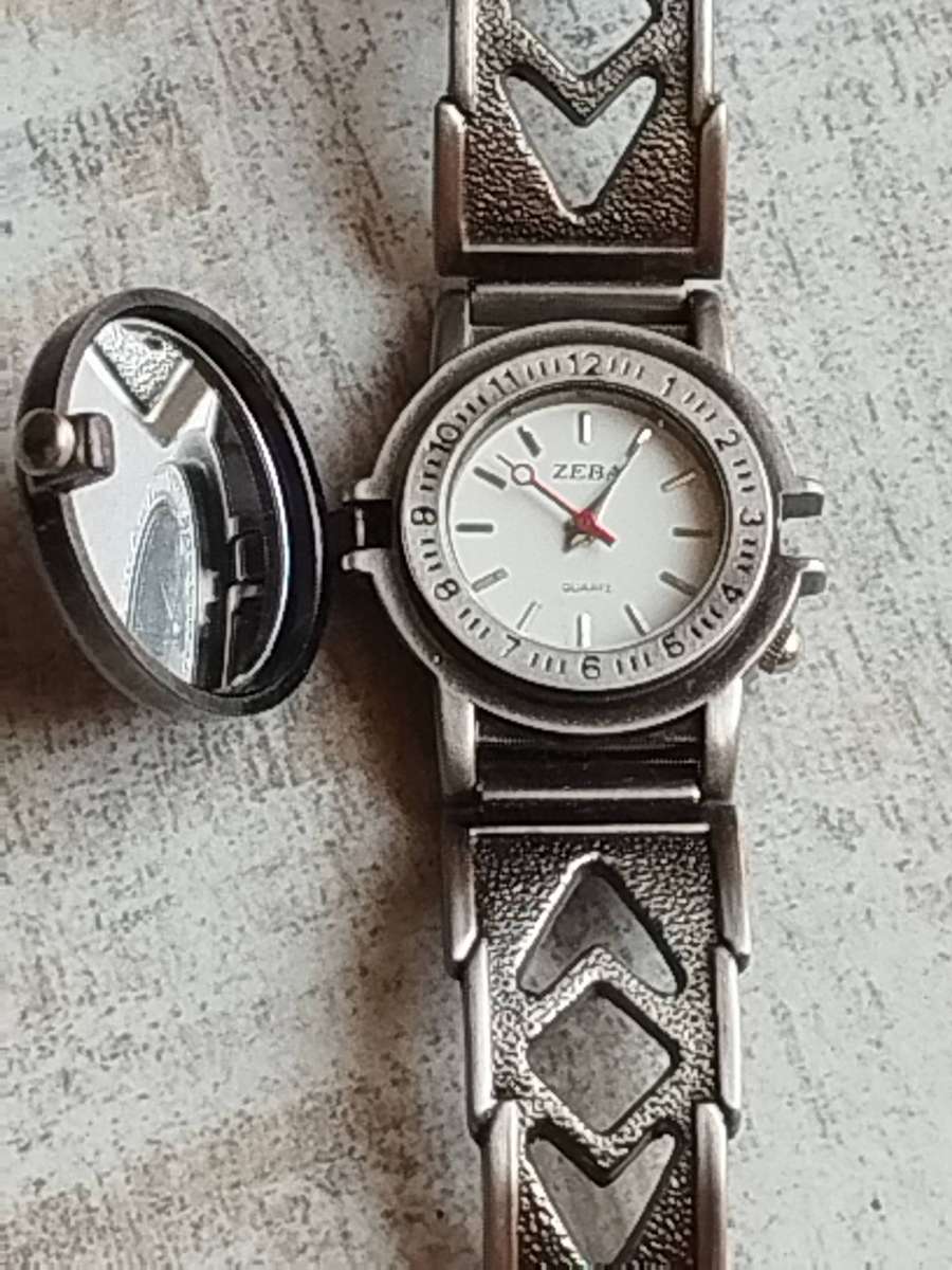 LADIES ZEBA ALL STEEL WATCH IN EXCELLENT WORKING CONDITION