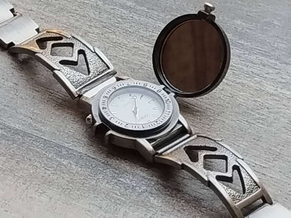 LADIES ZEBA ALL STEEL WATCH IN EXCELLENT WORKING CONDITION