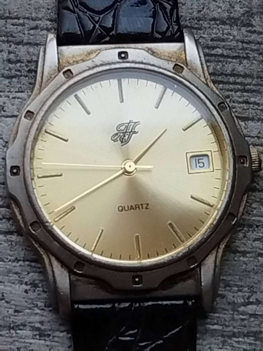 MENS VINTAGE WATCH WITH GENUINE LEATHER STRAP IN EXCELLENT WORKING CONDITION