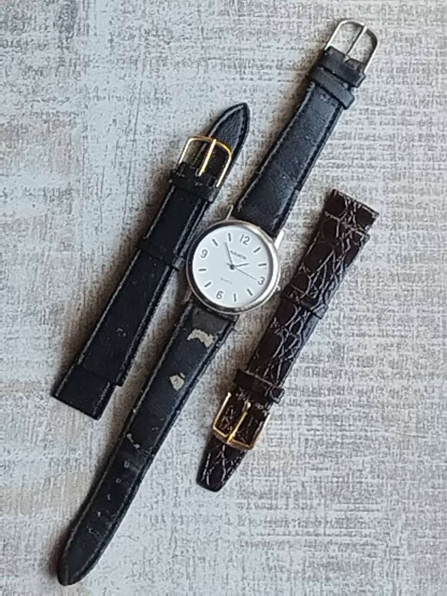 MENS VINTAGE ASEIKON WATCH WITH 2 X ADDITIONAL FREE STRAPS IN EXCELLENT WORKING CONDITION