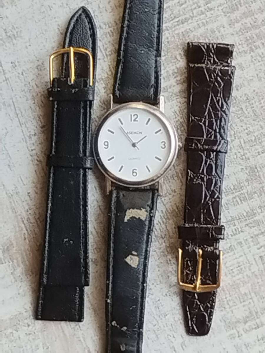 MENS VINTAGE ASEIKON WATCH WITH 2 X ADDITIONAL FREE STRAPS IN EXCELLENT WORKING CONDITION